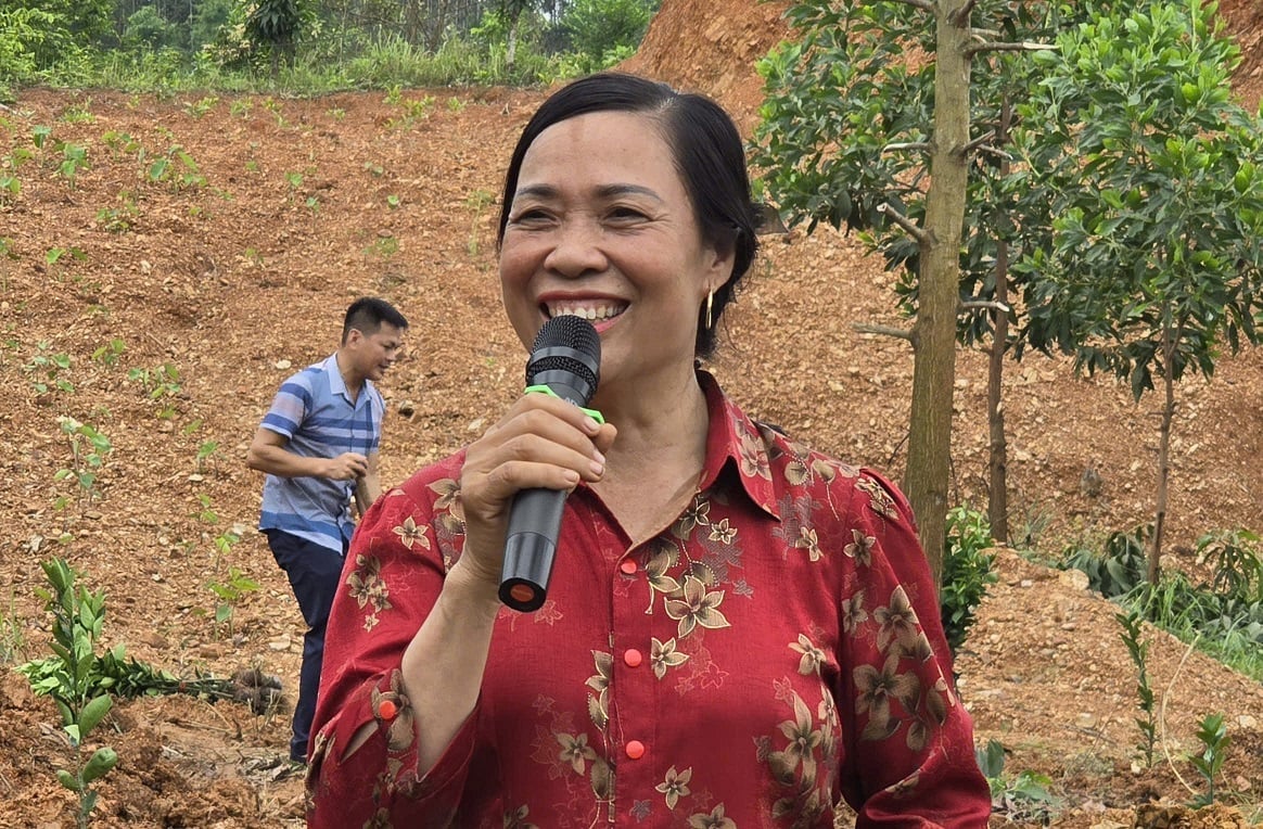 People of Tan Thanh were thrilled to receive new trees from the program